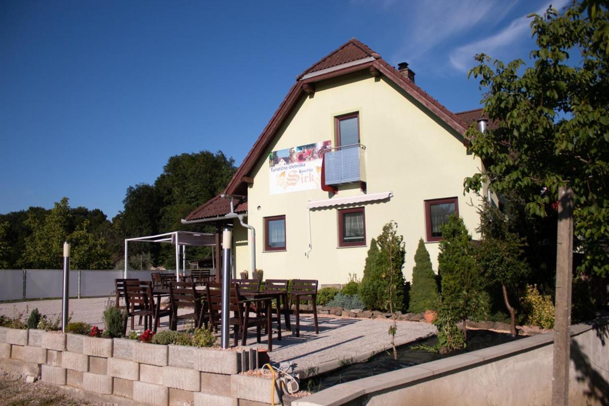 Turisticna Kmetija Sirk Motell Zgornja Velka Exteriör bild